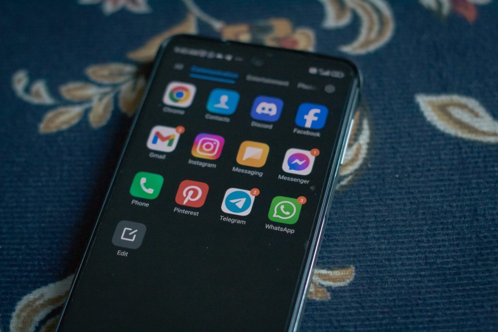 FBI raporteaza ca hackerii iranieni folosesc Telegram pentru a fura date prin atacuri cu malware