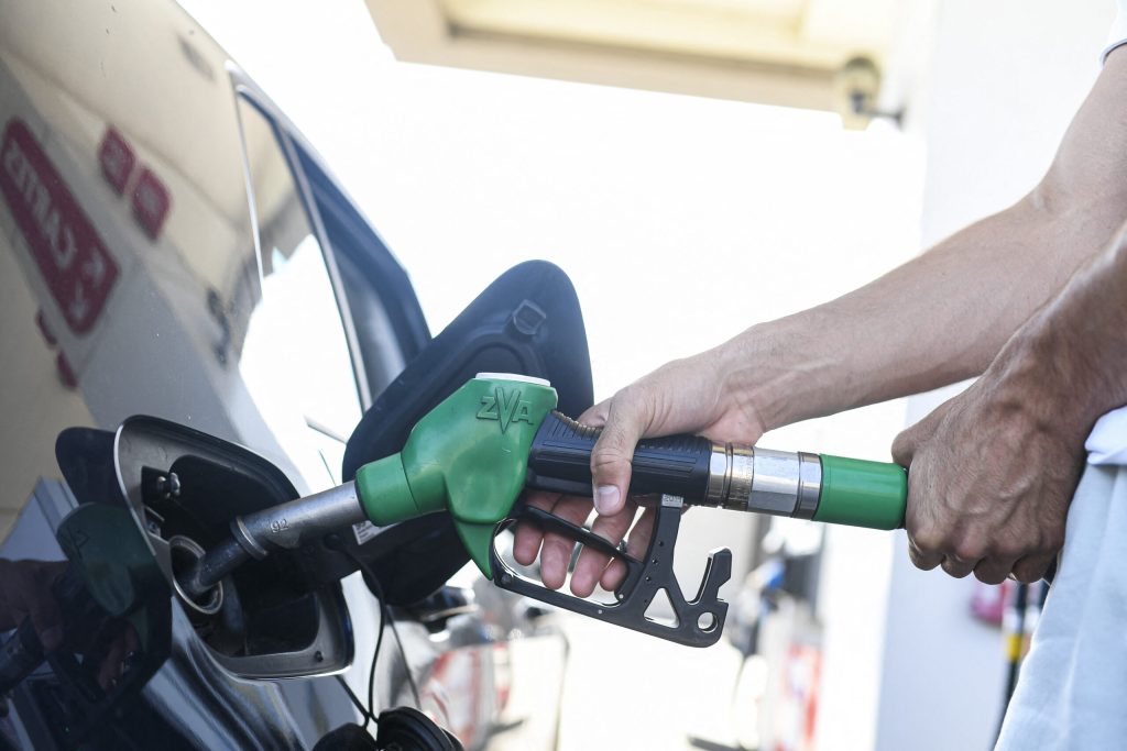 Grecii trec granita in Bulgaria pentru a cumpa combustibil ieftin