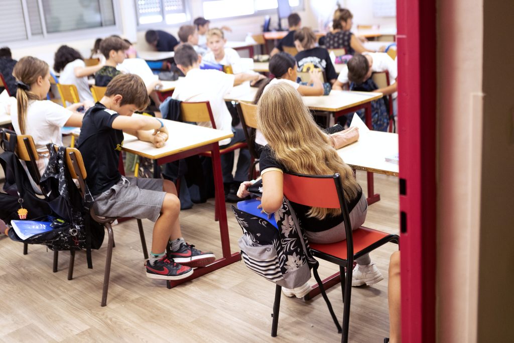 In Franta se sugereaza ca lec tiile sa inceapa la ora 9 00 Ce beneficii ar avea acest lucru pentru elevi