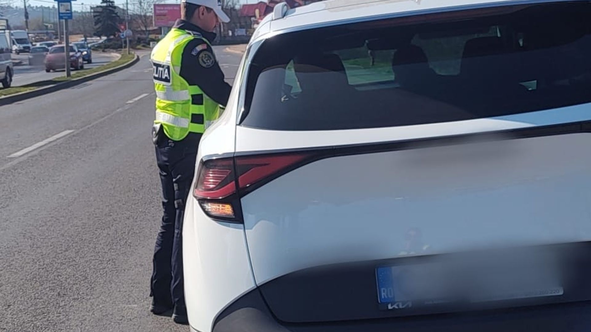 Incalcari nefolosirea centurii de siguranta si permise suspendate Interventia politiei din Cluj pe DN1 Soferii au fost luati prin surprindere