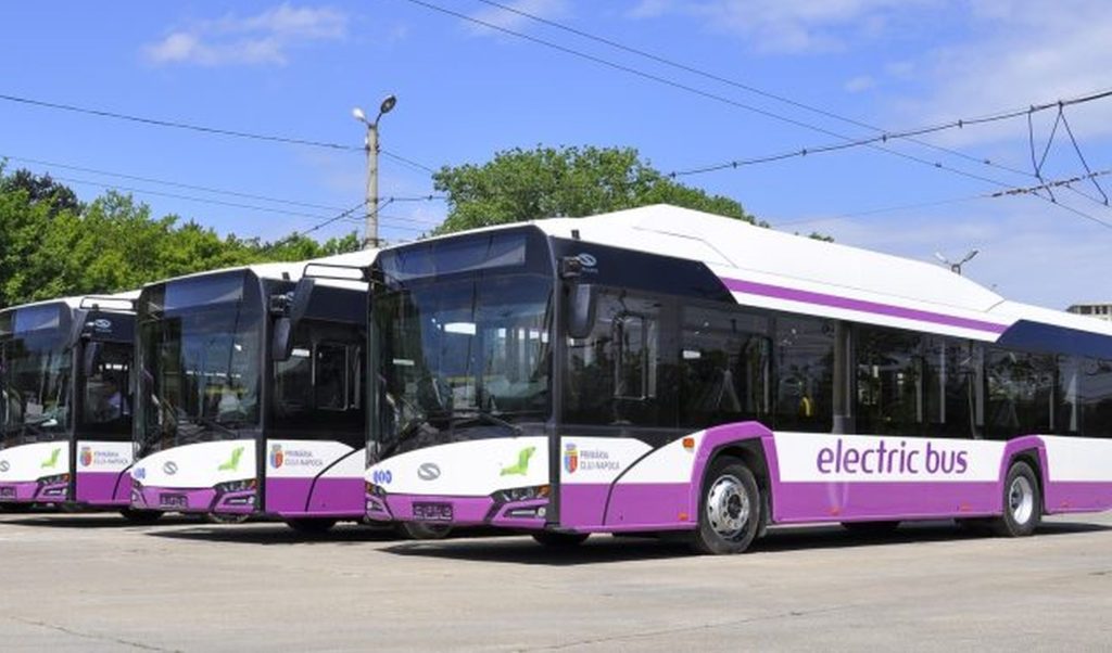 Intra o localitate din Cluj cetatenii se plang ca asteapta autobuzul in bezna Petitie pentru iluminat public si statii noi pe o linie metropolitana