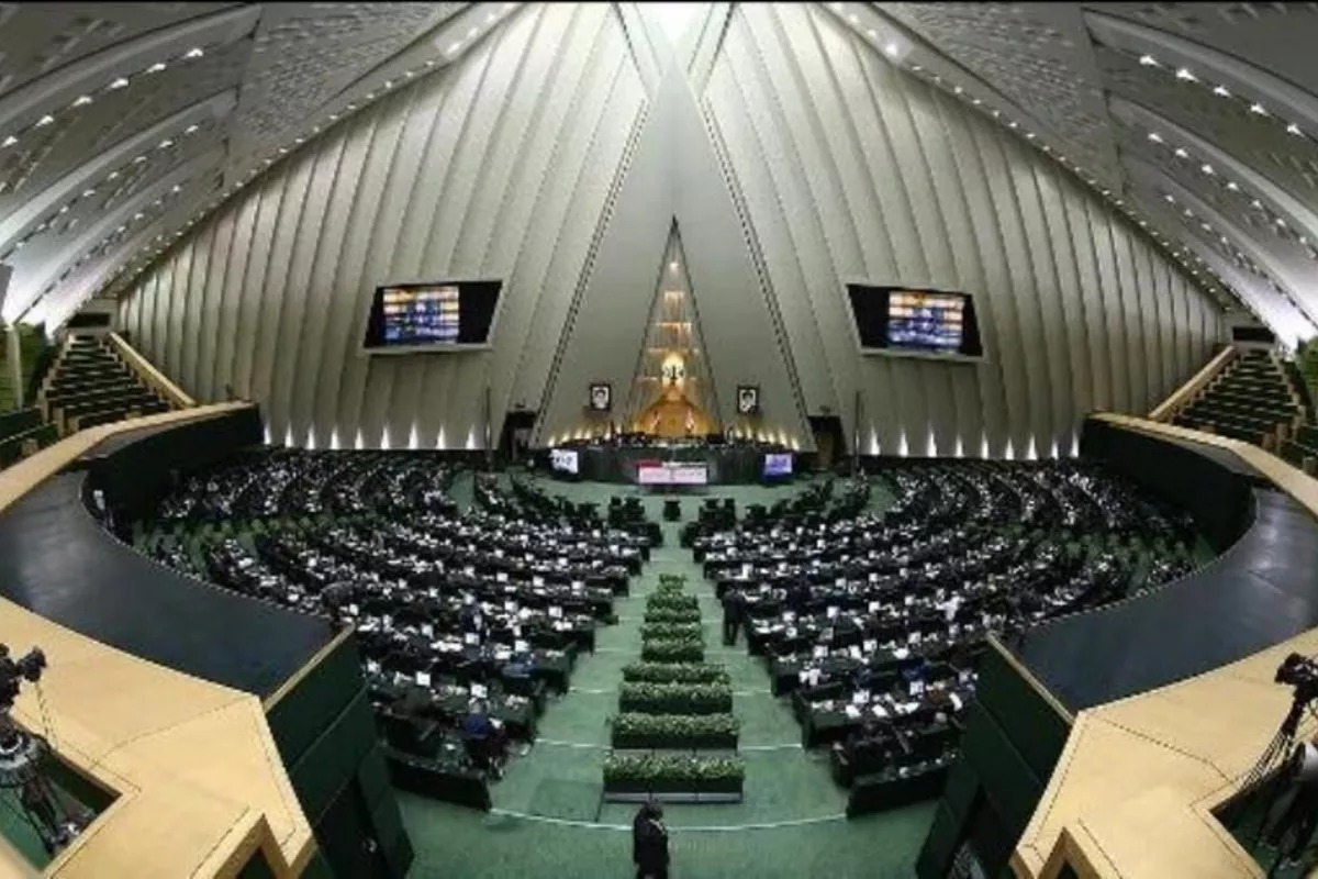 Iranul se pregateste sa impuna taxe pe navele care tranziteaza Stramtoarea Hormuz
