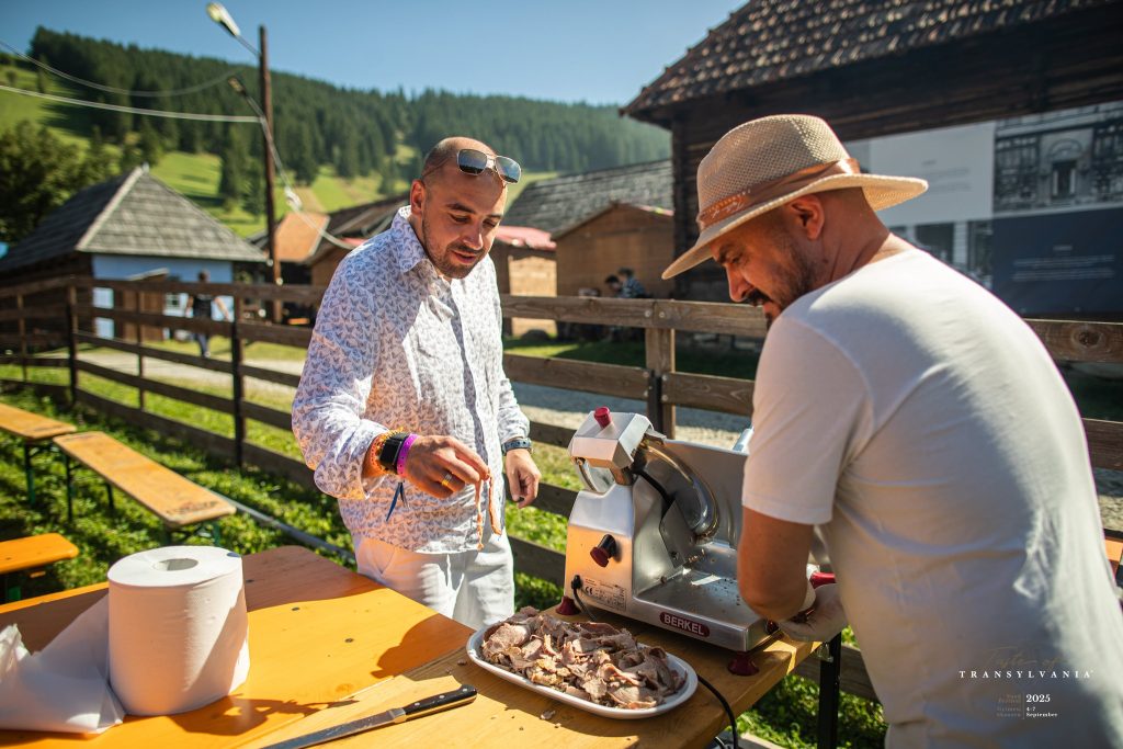 Mancarea romaneasca isi propune sa incante Ungaria un festival gastronomic special se desfasoara la cel mai mare muzeu in aer liber din tara