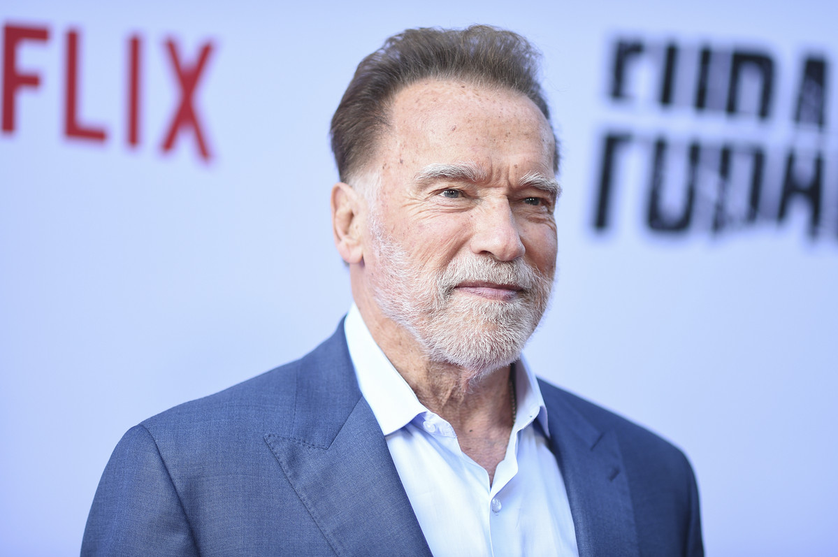 Newsom il onoreaza pe Schwarzenegger in Sala Famei din California