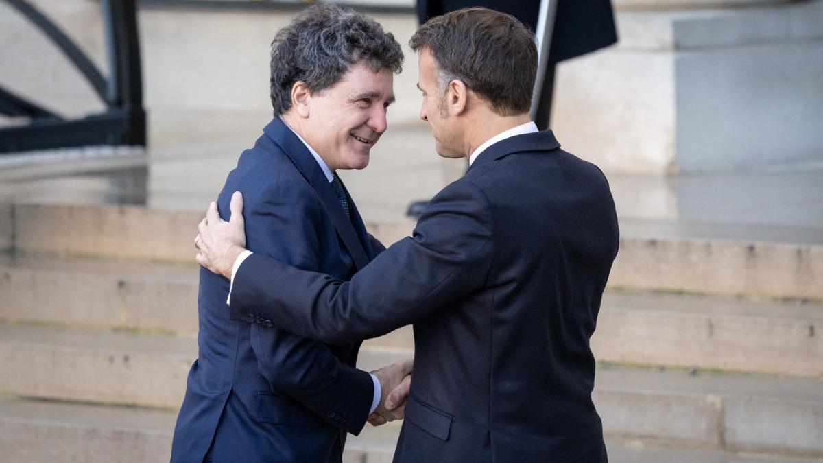 Nicuster Dan despre propunerea lui Emmanuel Macron privind protectia nucleara franceza Romania este