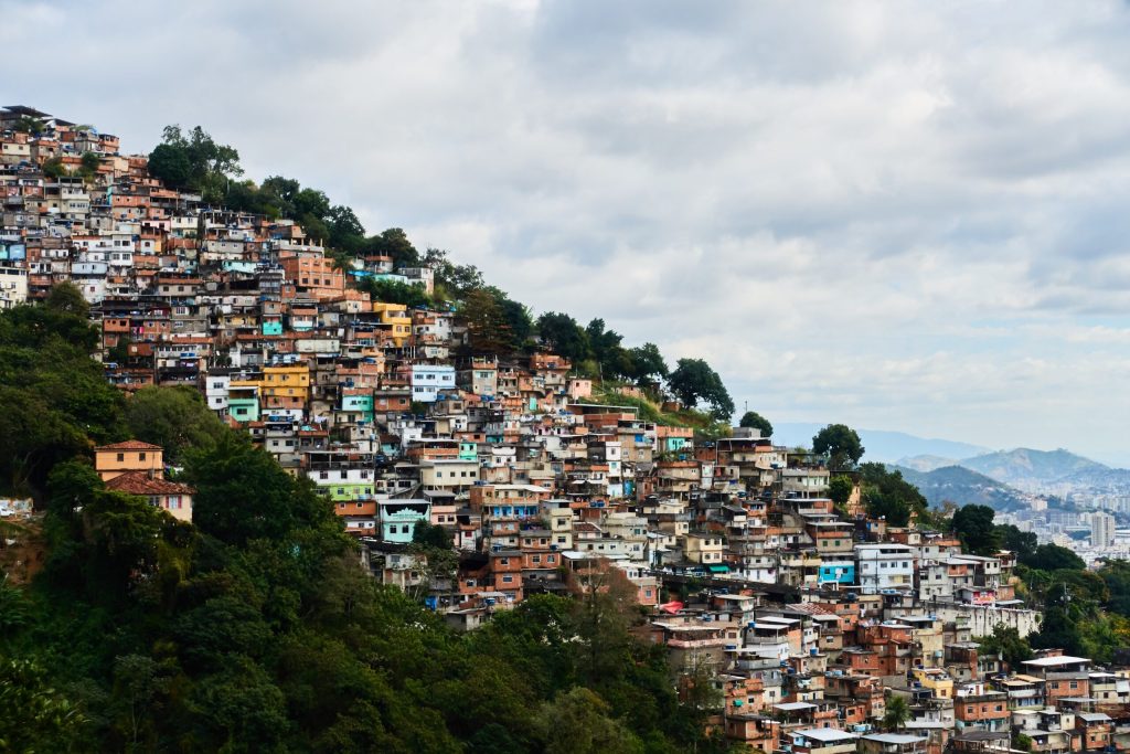 O alta zi de panica si frica in Rio de Janeiro cel pretin opt morti in urma unei operatiuni a poliiei braziliene intr o favela
