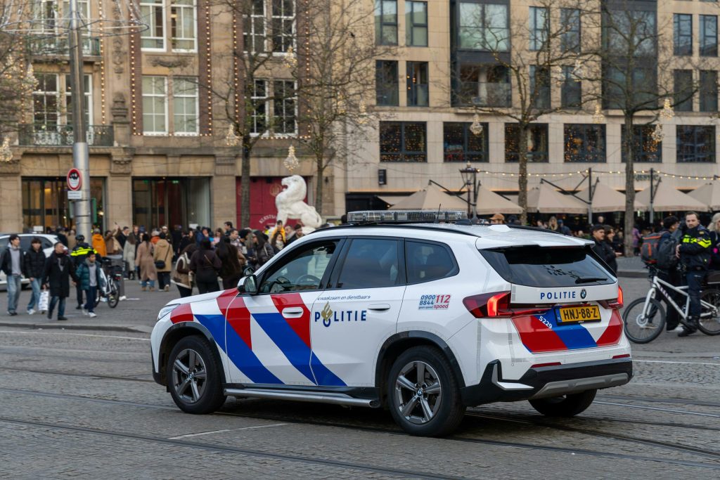 Politia din Amsterdam investigheaza o noua explozie revendicata de acelasi grup responsabil pentru atacul asupra unei scoli evreiesti