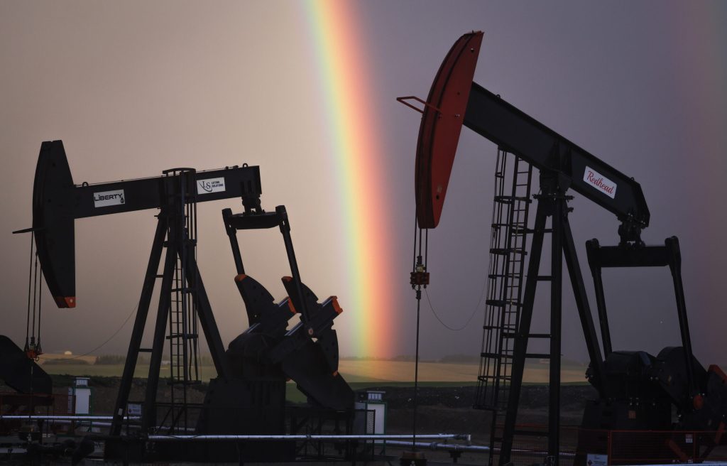 Pretul petrolului depaseste 90 de dolari pe baril pentru prima data in ultimii doi ani din cauza conflictului din Iran