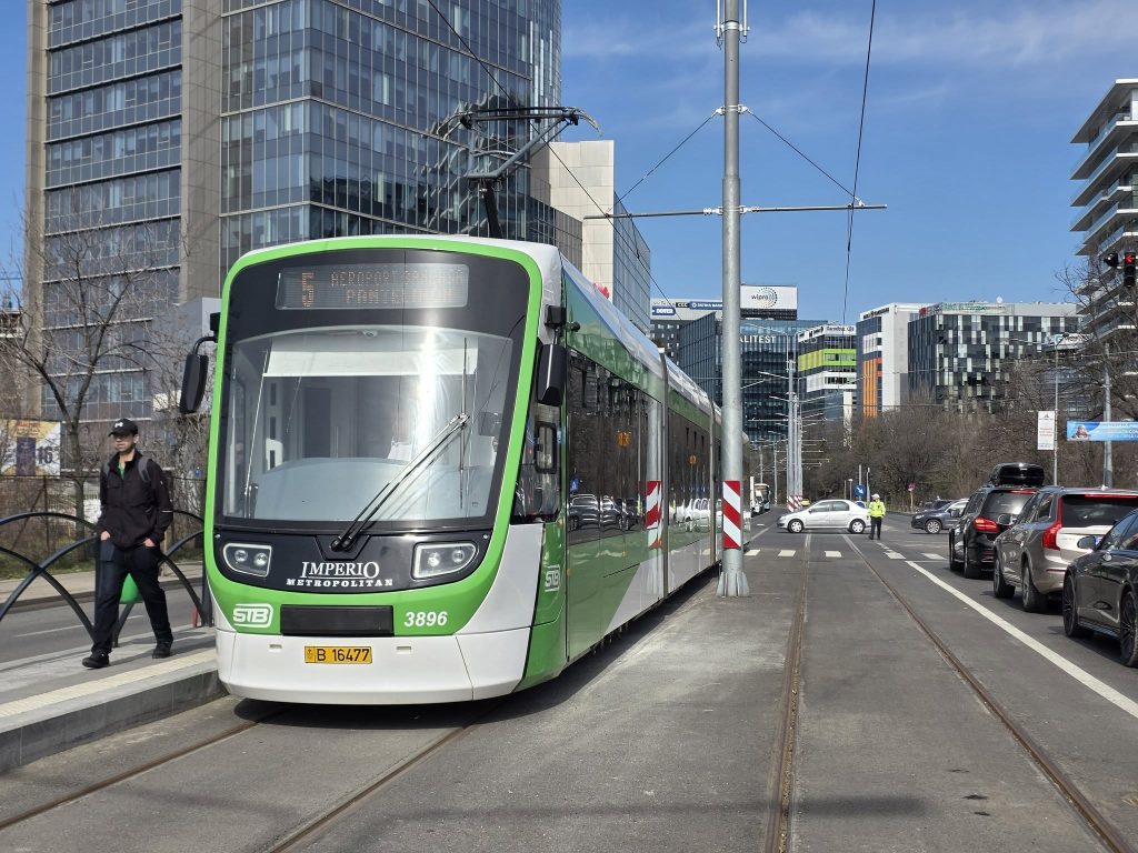 Primaria Municipiului Bucuresti In sfarsit tramvaiul 5 a inceput sa circule Dupa doi ani de asteptare