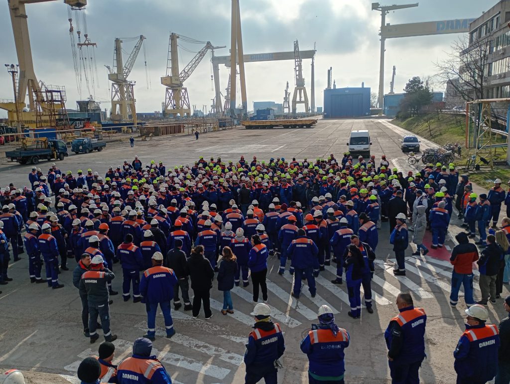 Protest la Santierul Naval Damen Mangalia din cauza intarzierilor frecvente la plata salariilor