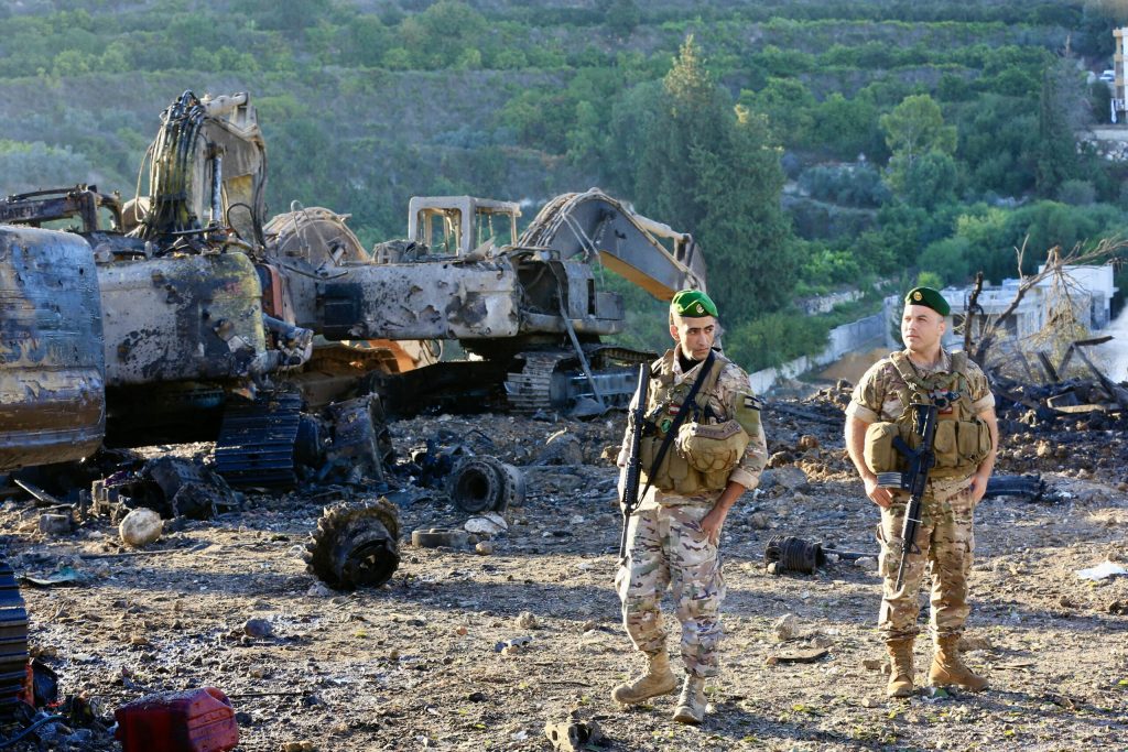 Razboi in Orientul Mijlociu ziua 26 Teheranul a lansat rachete catre Israel Kuweit Iordania si Bahrain Cel pust in 9 persoane ucise in atacurile israeliene din sudul Libanului Iran informeaza ONU ca anumite nave pot traversa Stramtoarea Ormuz