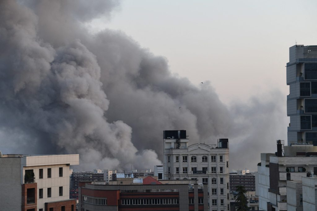 Razboi in Orientul Mijlociu ziua 8 Un sistem american anti drone va fi trimis in regiune SUA ar putea sa renunte la sanctiunile impuse petrolului rusesc din cauza impasului din Stramtoarea Ormuz