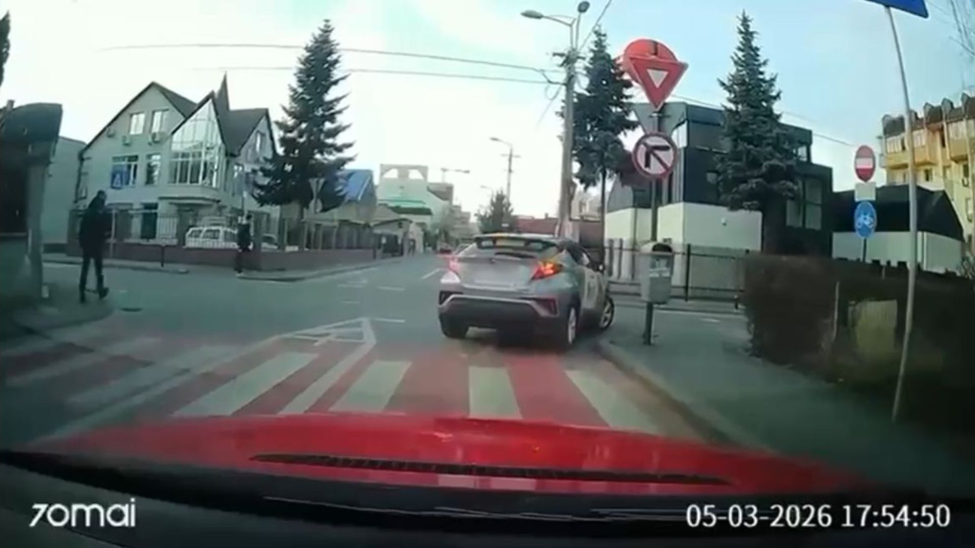 Sofer profesionist dar manevra dovedete contrariul Un boltist din Cluj a incercat sa scurteze drumul exact pe interzis A ajuns tot acolo