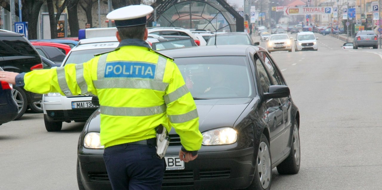 Soferii din Cluj sub supravhegherea politiei O noua campanie se va desfasura pe drumurile judetului pana pe 15 martie Iata ce trebuie sa stiti