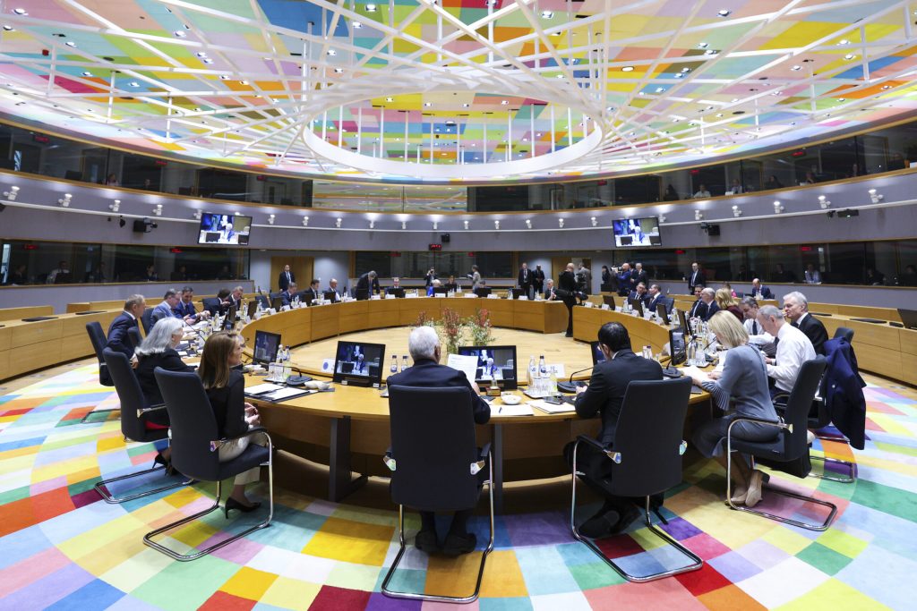 Summitul Consiliului European Ungaria si Slovacia au blocat decizia UE de a restitui un imprumut de 90 de miliarde de euro oferit Ucrainei