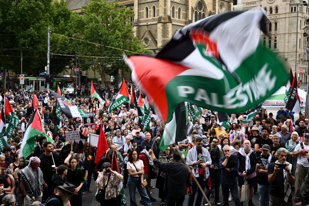 Sute de persoane s au adunat in centrul Istanbulului pentru a protesta impotriva Statelor Unite si Israelului
