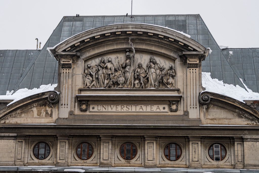 Tensiuni la Universitatea din Bucuresti cadrele didactice semnaleaza riscurile desfiintarii unor programe considerate unice