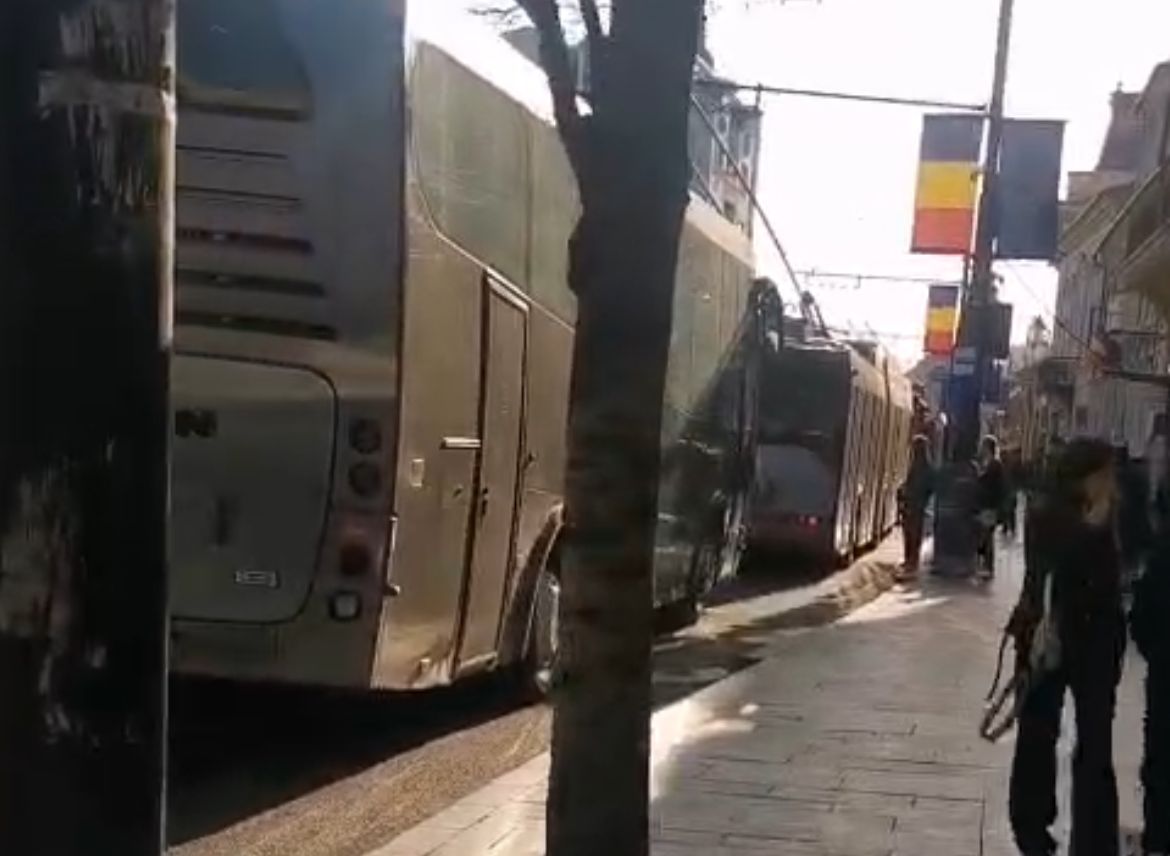 Traficul din Cluj Napoca perturbat dupa un accident grav pe Calea Motilor O tanara de 30 de ani a fost lovita in plin VIDEO