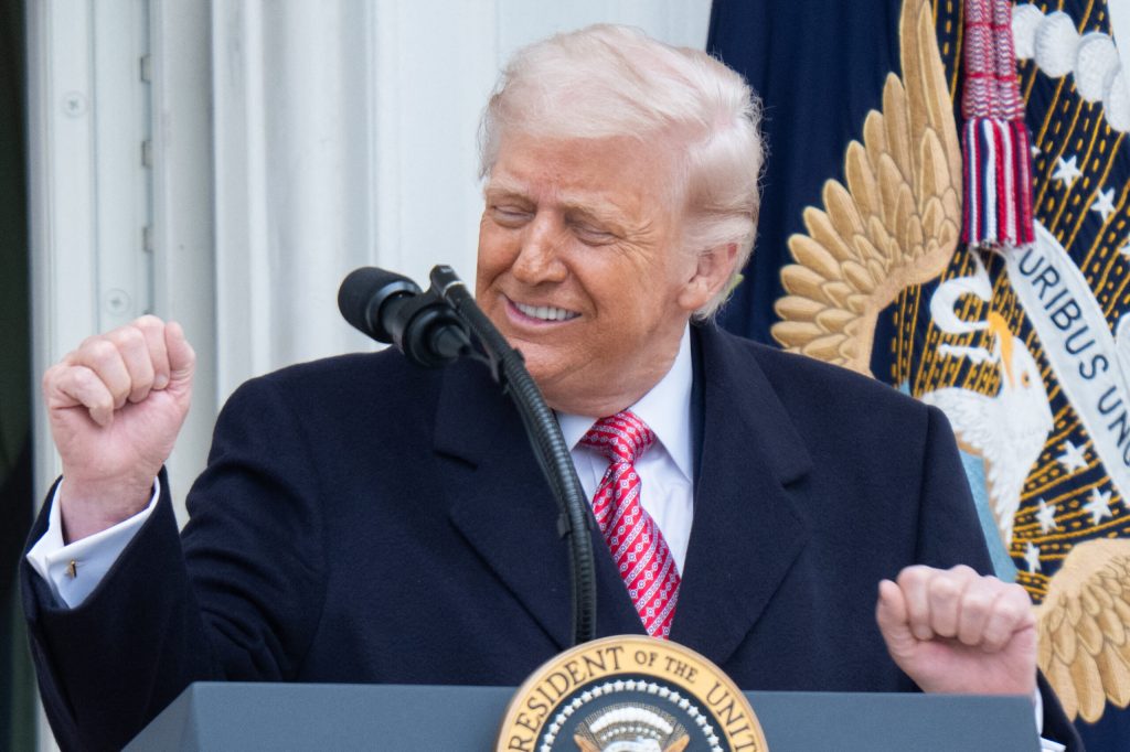 Trump ia in considerare redenumirea Stramtorii Ormuz Care ar putea fi noul sau nume