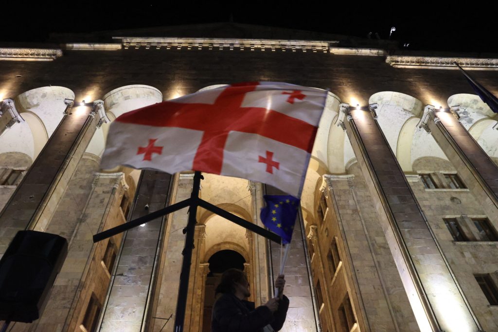 UE suspenda calatoriile fara viza pentru oficialii din Georgia din cauza regresului democratic in tara
