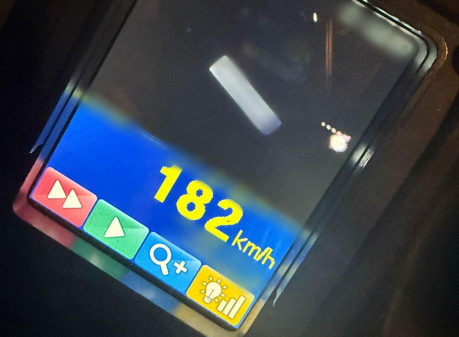 Un tanar de 20 de ani a obtinut performante la radar in Cluj A fost rasplatit de politisti cu o amenda de 5000 de lei si 4 luni fara permis