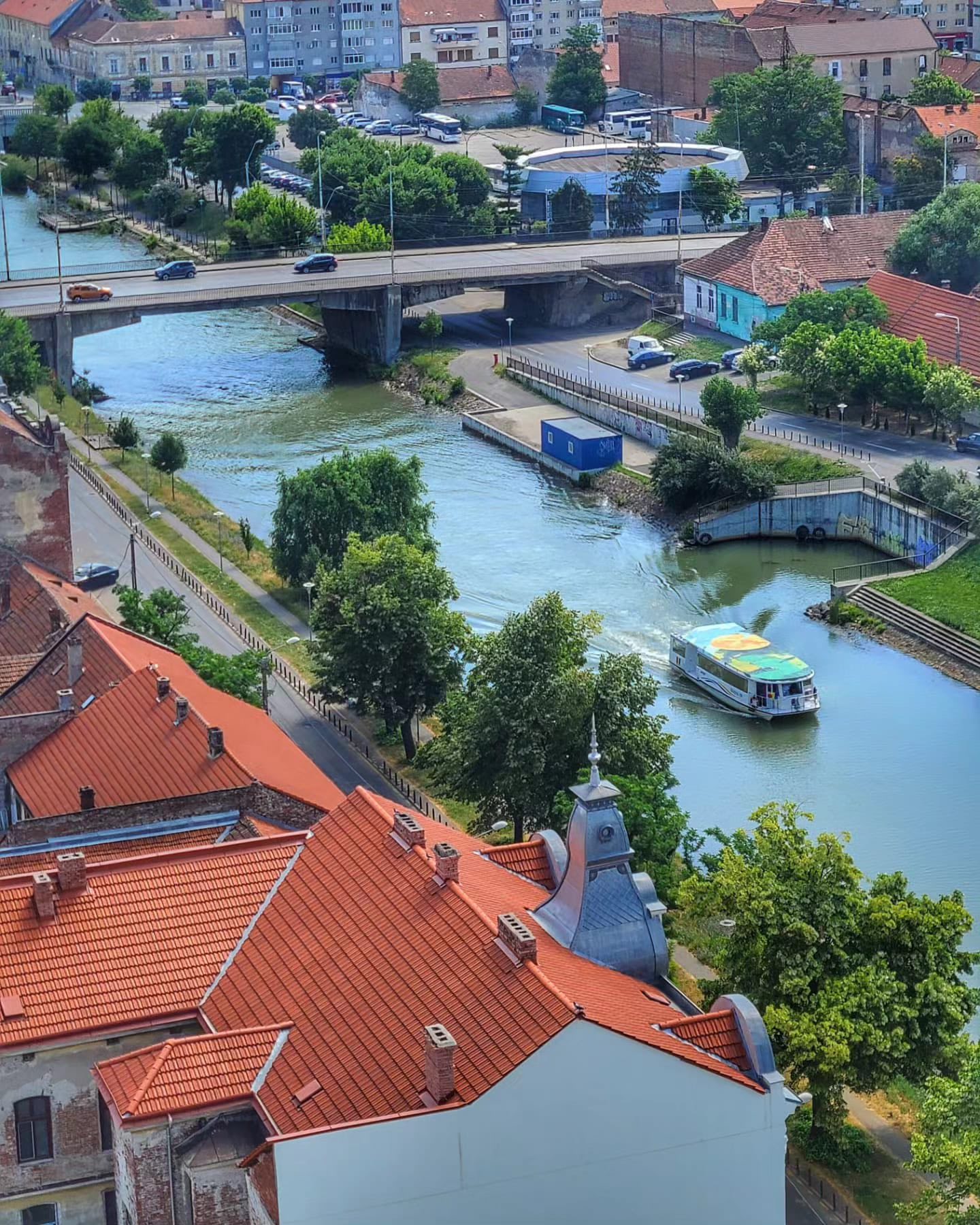Vaporasele revin pe Bega Transportul public pe canal este reluat in Timisiora