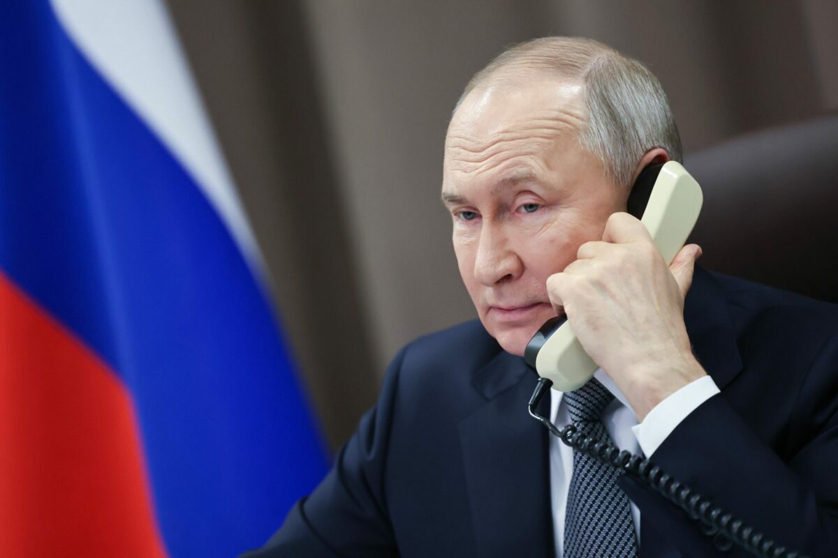 Vladimir Putin ii transmite Teheranului ca Rusia sustine Iranul