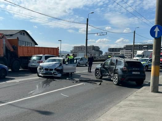 accident grav pe podul IRA din cluj napoca traficul in zona este oprit doua femei au fost transportate de urgenta la spital