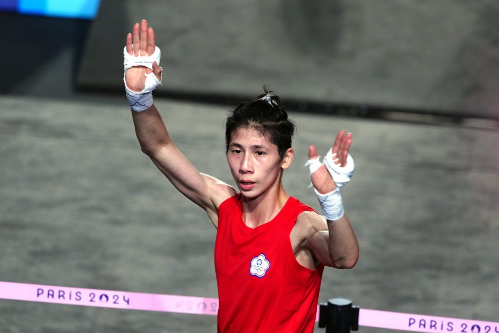 campioana olimpica la box reconfirmata pentru a concura la feminin dupa controverse privind identitatea de gen