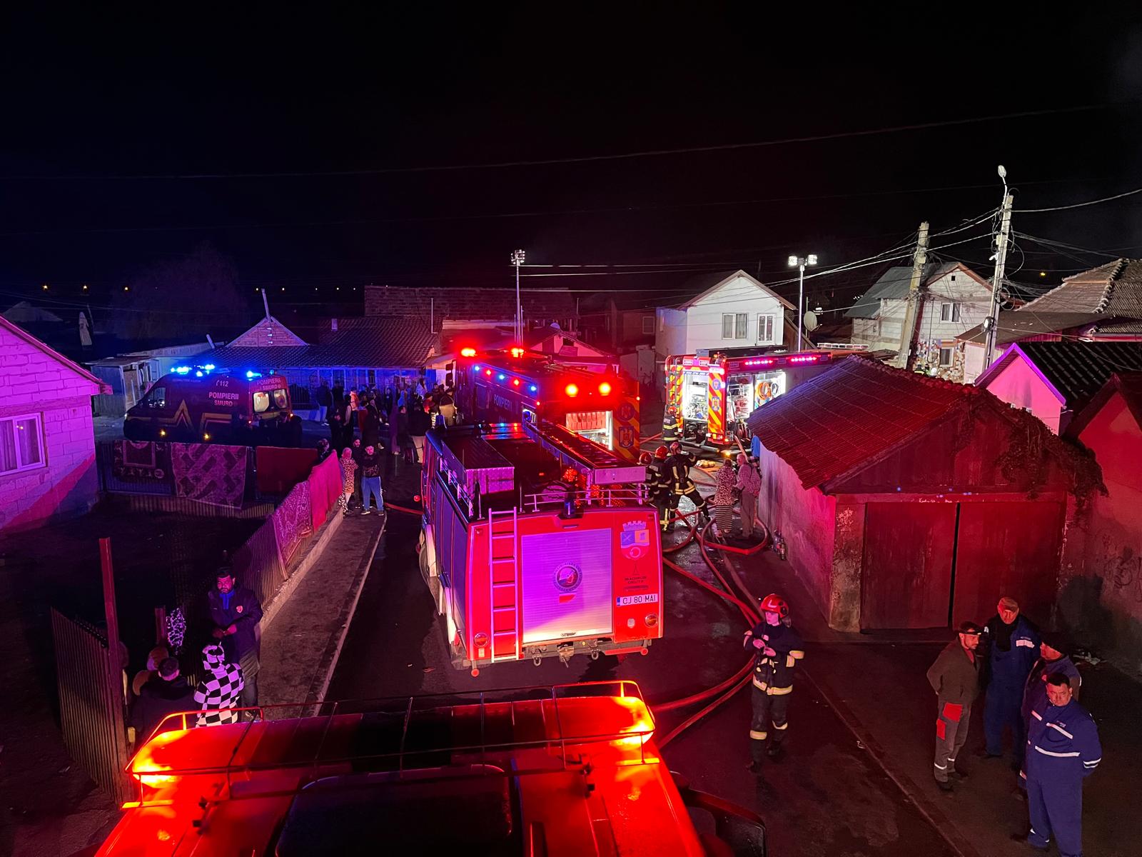 fotografii incendiu devastator in judetul cluj mai multe locuinte afectate de flacari in turda sase persoane evaluate doua victime inurnate in spital