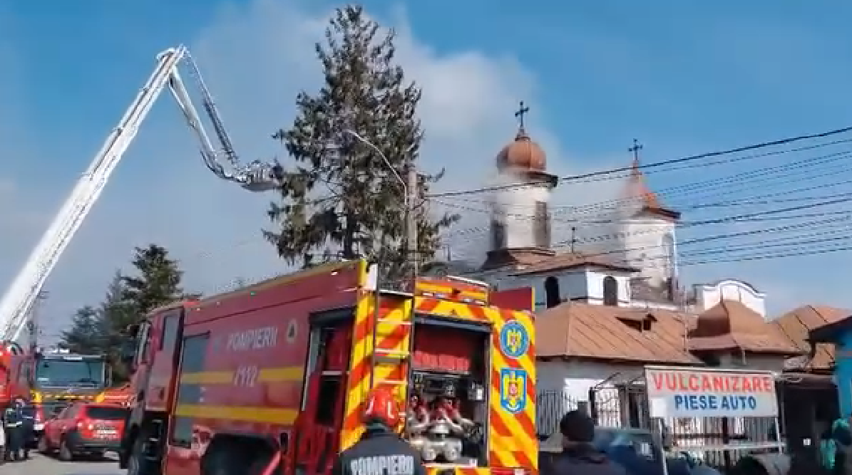 incendiu devastator la o biserica din prahova 120 de persoane s au autoevacuat restrictii de circulatie pe dn1