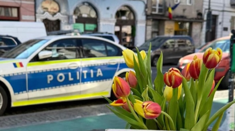 mesajul pompierilor si politistilor din cluj pentru femei de 8 martie va dorim sanatate impliniri si momente frumoase