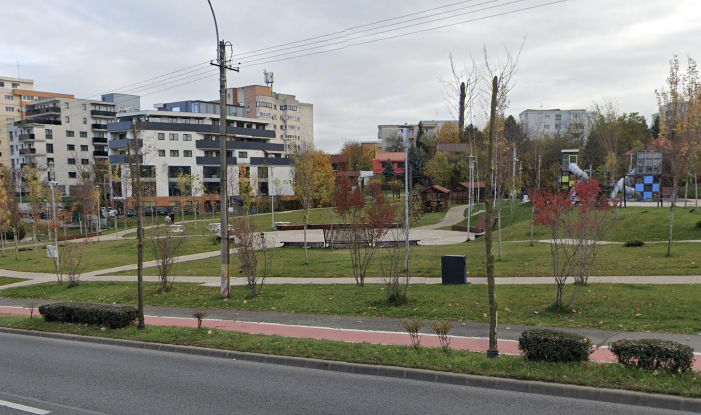 pericol ignorat in cluj copiii se indreapta cu bicicletele din parc spre masini pe strada observatorului un tata cere urgent un gard de protectie