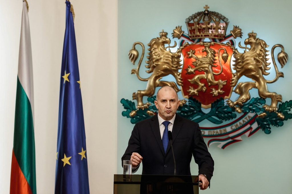 Alegeri in Bulgaria Rumen Radev isi intareste avantagele inaintea alegerilor de duminica