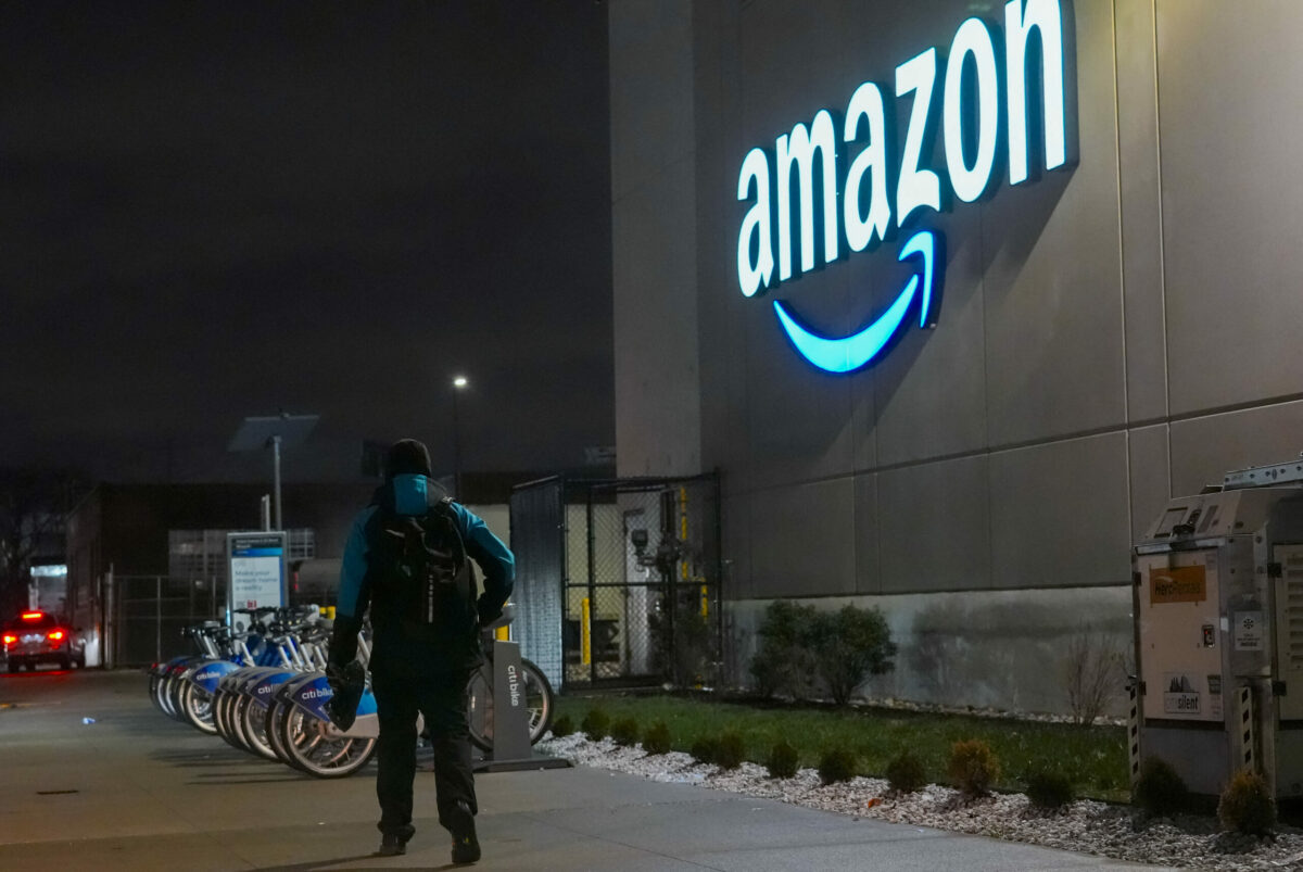 Amazon incheie un acord cu Serviciul Postal al SUA pentru un miliard de pachete anual