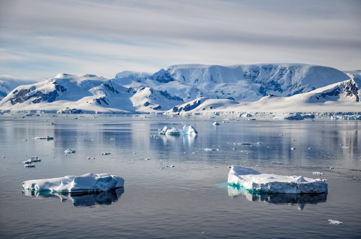 Antarctica detine rezerve enorme de aur argint cupru si fier Un tratat la care Romania este parte interzice exploatarea acestora