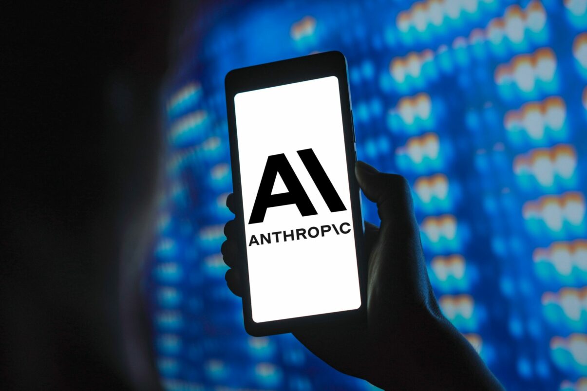 Anthropic anunta pentru prima data venituri superioare celor ale concurentului sau OpenAI
