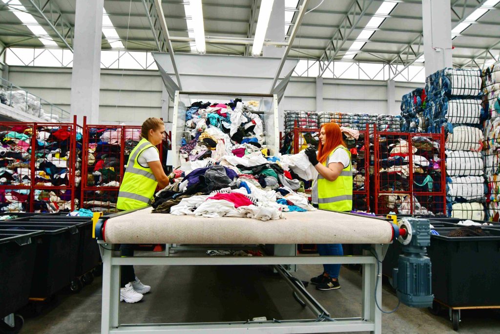 Este posibil sa ramanem fara magazine de produse second hand Proiectul de OUG al Ministerului Mediului referitor la produsele reutilizabile are cerinte imposibil de implementat