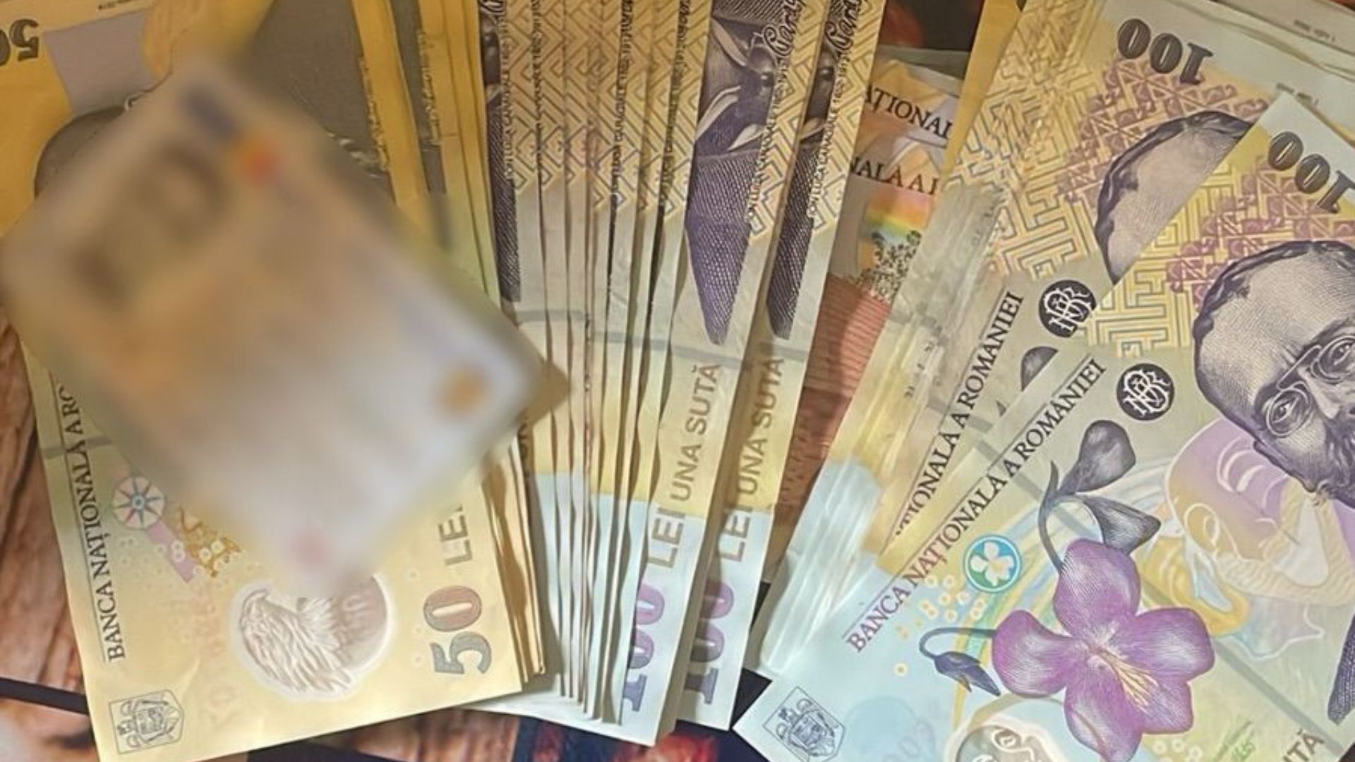 Familie din Cluj cercetata pentru trafic de cristal actiune a politistilor mascarilor si jandarmilor pentru a i prinde ce au gasit in urma perchezitiei