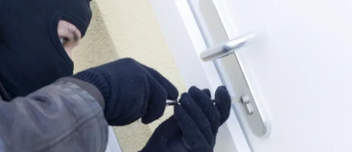 Furt in centrul Clujului Un barbat a fost prins dupa ce a sustras laptopuri si echipamente in valoare de mii de euro