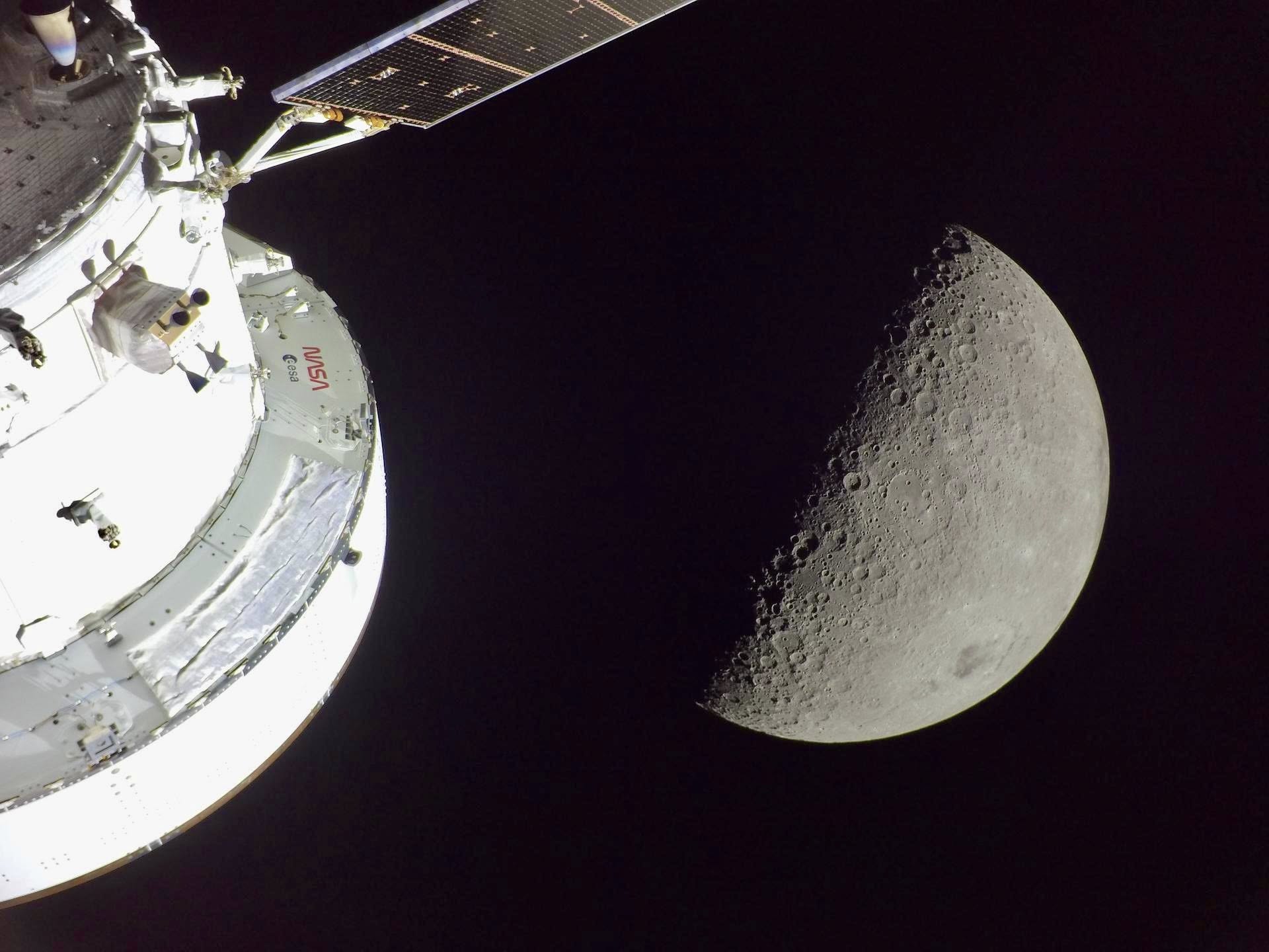 Imagini istorice de pe langa Luna Astronautii misiunii Artemis II se intorc maine pe Pamant