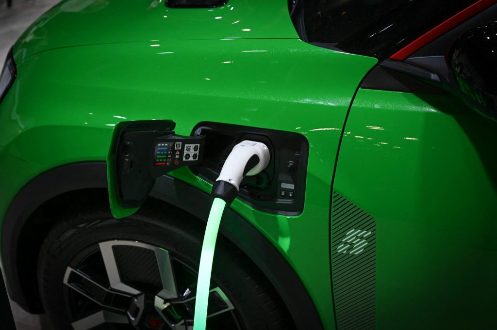 Interesul pentru vehiculele electrice in Europa creste din cauza crestarii preturilor combustibililor generate de razboiul din Iran