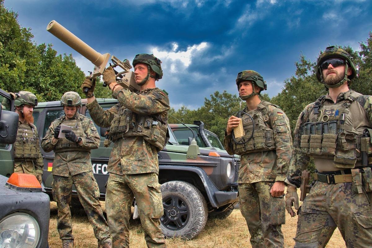 Lege noua in Germania Barbatii germani nu pot sa paraseasca tara mai mult de trei luni fara aprobarea autoritatiilor militare