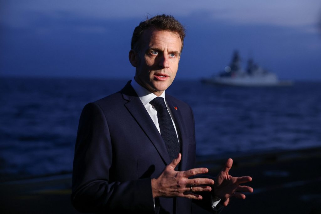 Macron il critica pe Trump si avertizeaza ca slabeste NATO Cand ai semnat un tratat nu trebuie sa il pui la indoiala in fiecare dimineata