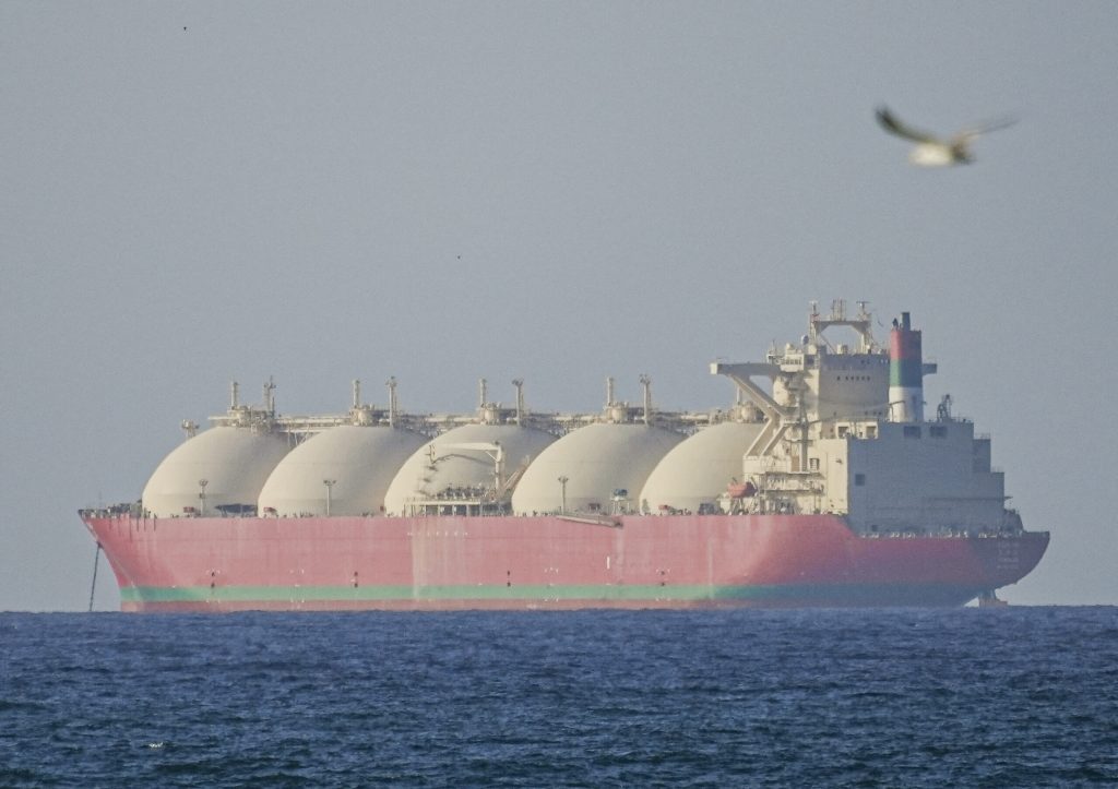 O nava cu gaz natural licefiat traverseaza pentru prima data Stramtoarea Ormuz din inceputul conflictului