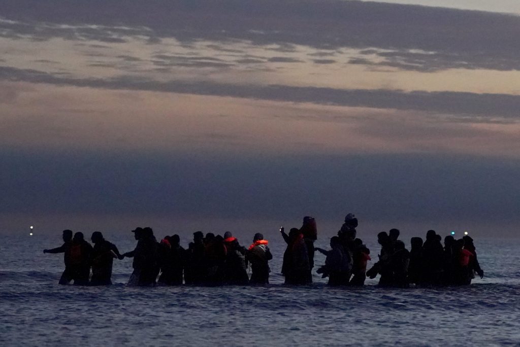 Patru persoane au murit in incercarea de a traversa Canalul Manecii