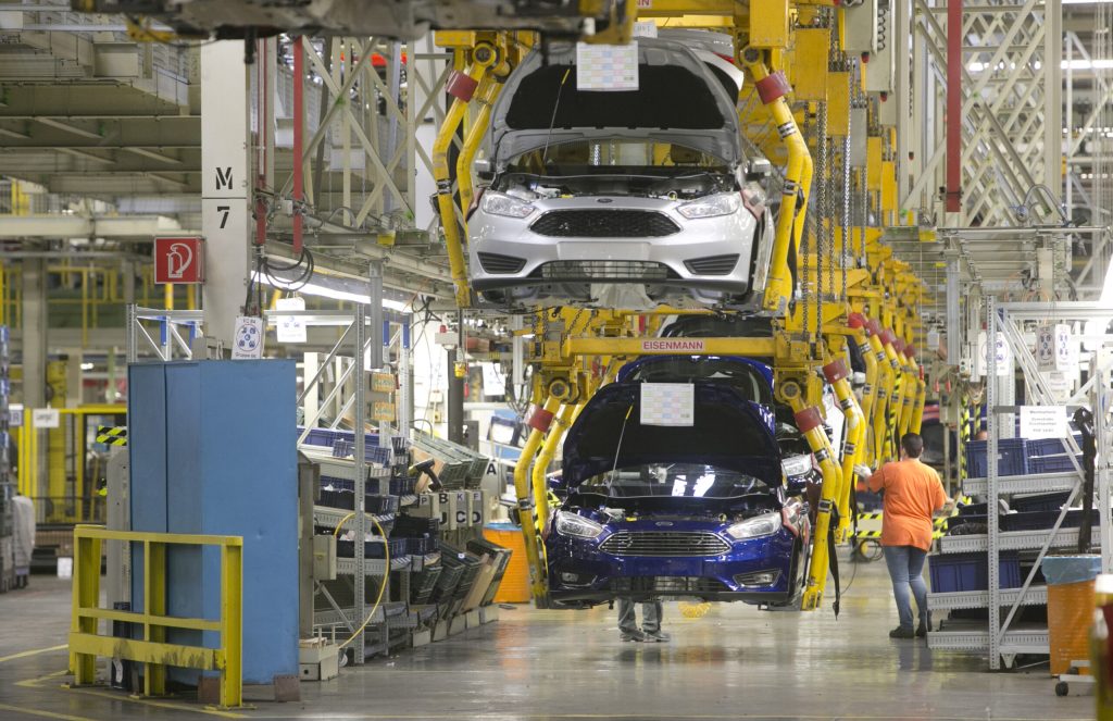 Pentagonul a purtat discutii cu Ford si GM privind sprijinirea productiei de armament