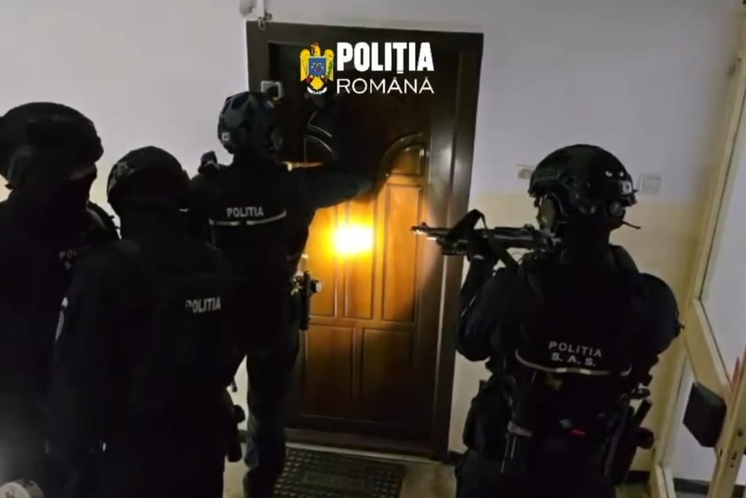 Perchezitie in Bucuresti un barbat cercetat pentru mesaje de ura si propaganda fascista