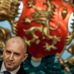 Pilotul de vanatoare Rumen Radev incearca sa depaseasca impasul politic din Bulgaria