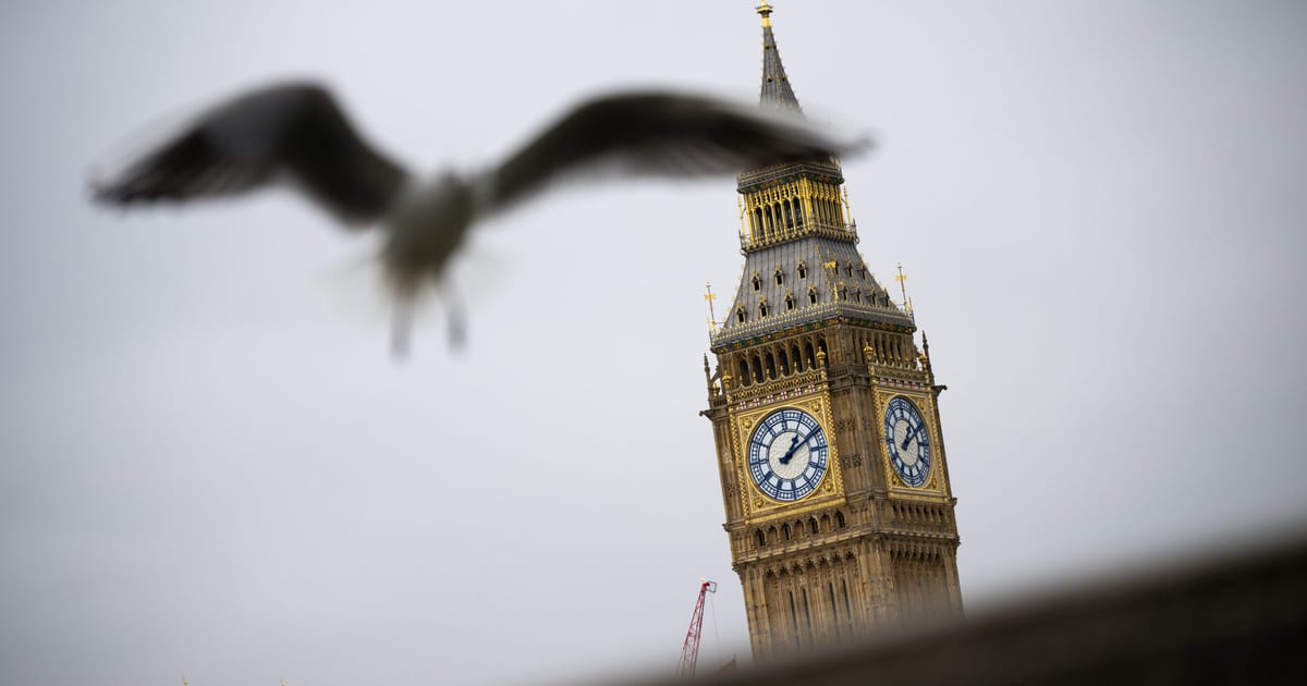 Politicienii britanici isi asuma un rol divin Alegatorii ar prefera sa nu o faca